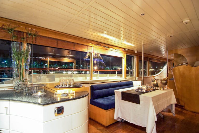 The Yacht in the 16th district of Paris - Image 4