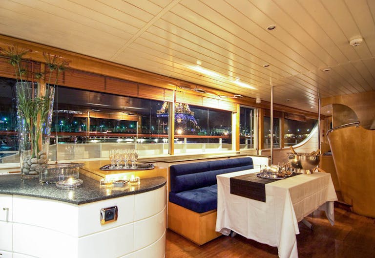 The Yacht in the 16th district of Paris - Image 4