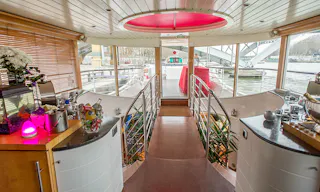 The Yacht in the 16th district of Paris - Image 9