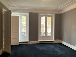 Élégant Showroom Haussmannien à Paris - Image 4