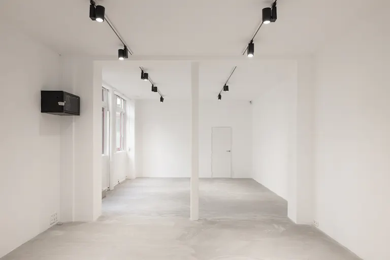 Brand New Showroom Le Marais - Image 2