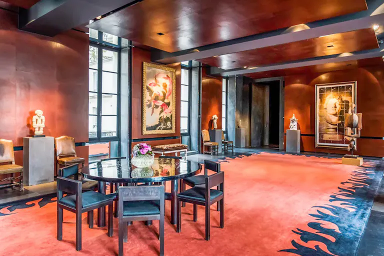 One-of-a-kind Apartment in Vosges Square - Image 2