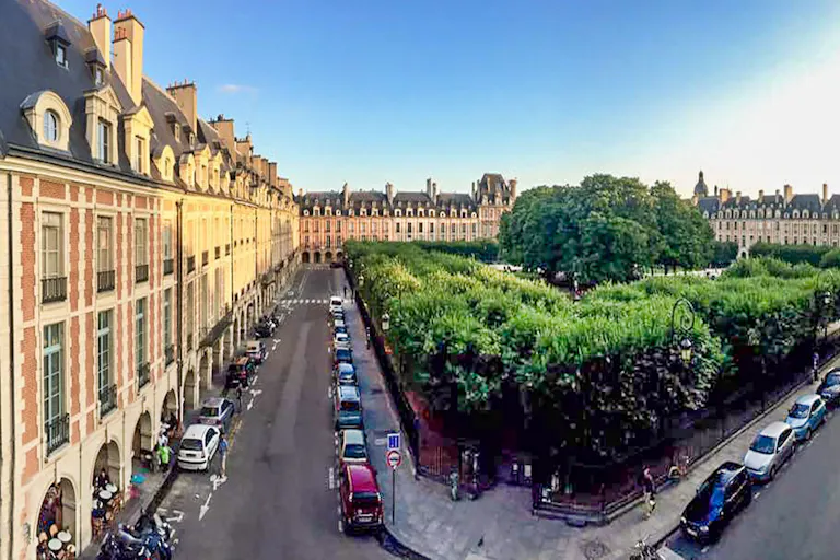 One-of-a-kind Apartment in Vosges Square - Image 4