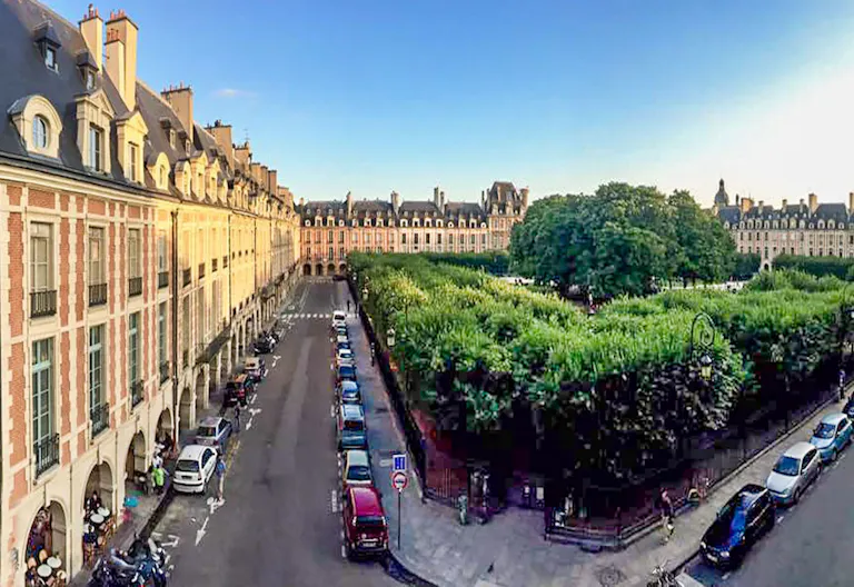 One-of-a-kind Apartment in Vosges Square - Image 4
