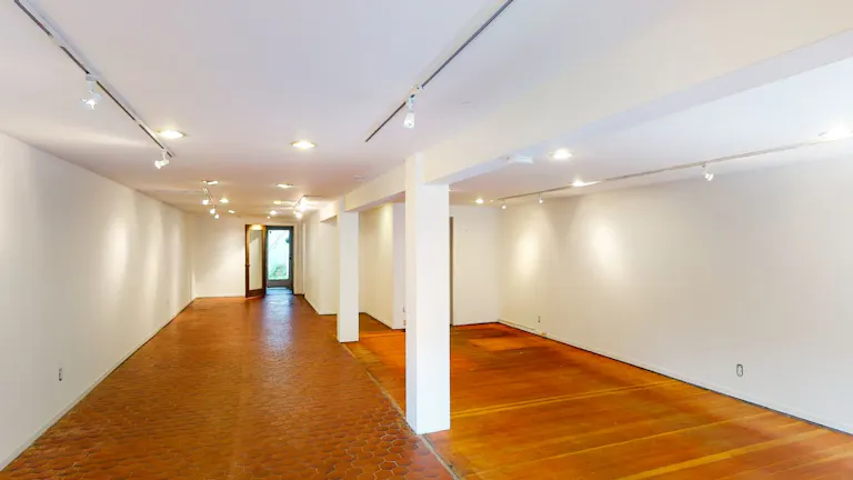 Street level Retail space with ample foot traffic - Image 0