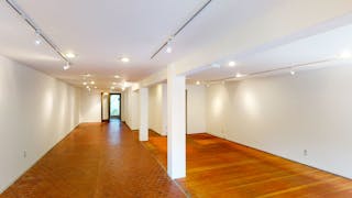 Street level Retail space with ample foot traffic - Image 0