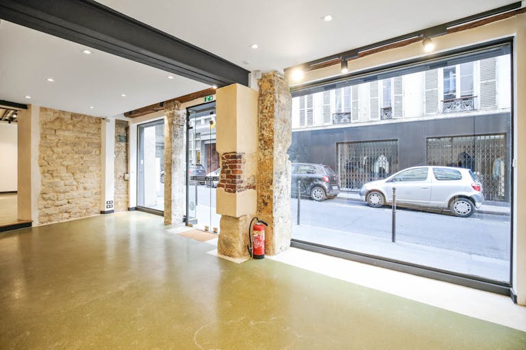 Gorgeous Boutique in Le Marais - Image 1