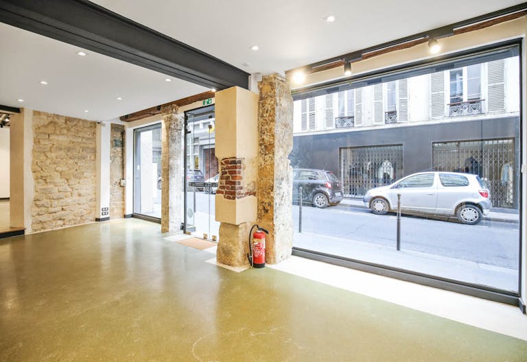Gorgeous Boutique in Le Marais - Image 1