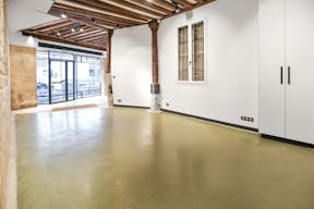 Gorgeous Boutique in Le Marais - Image 2