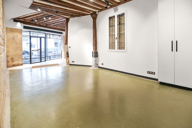 Gorgeous Boutique in Le Marais - Image 2