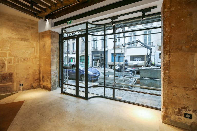 Gorgeous Boutique in Le Marais - Image 4