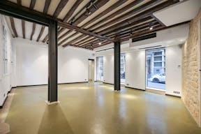 Gorgeous Boutique in Le Marais - Image 5