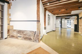 Gorgeous Boutique in Le Marais - Image 7