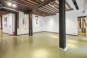 Gorgeous Boutique in Le Marais - Image 15