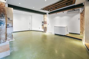 Gorgeous Boutique in Le Marais - Image 18