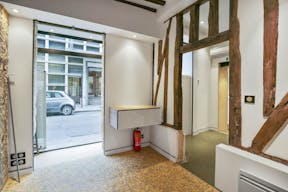 Gorgeous Boutique in Le Marais - Image 21
