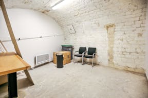 Gorgeous Boutique in Le Marais - Image 25