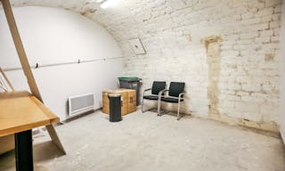 Gorgeous Boutique in Le Marais - Image 25