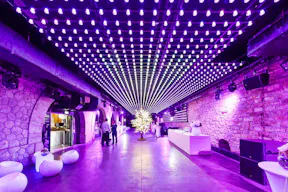 Unique Space near Champs-Elysées - Image 7
