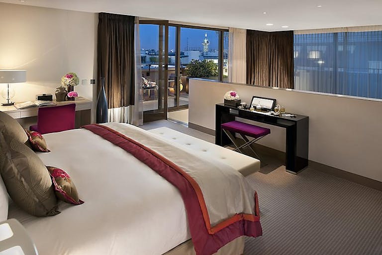Prime Luxury Hotel Suite - Image 2