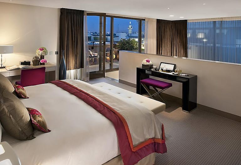 Prime Luxury Hotel Suite - Image 2