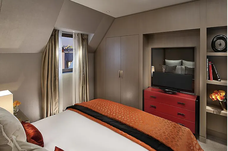 Prime Luxury Hotel Suite - Image 4