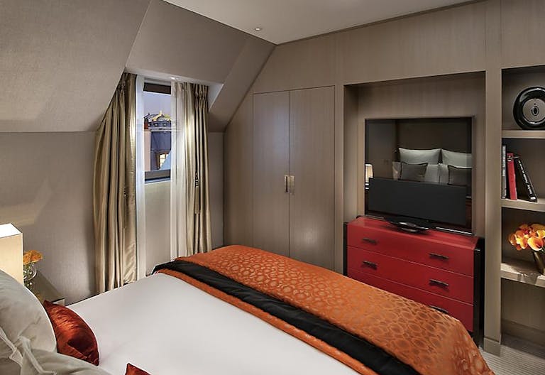 Prime Luxury Hotel Suite - Image 4