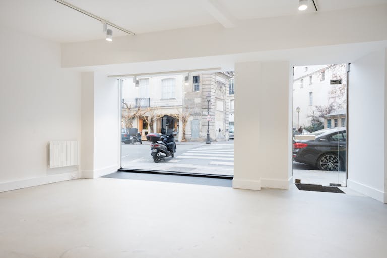 Sophisticated Gallery in Turenne Charlot - Image 0