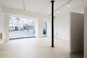 Sophisticated Gallery in Turenne Charlot - Image 1