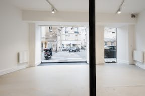 Sophisticated Gallery in Turenne Charlot - Image 2