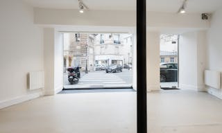 Sophisticated Gallery in Turenne Charlot - Image 2