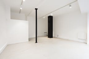 Sophisticated Gallery in Turenne Charlot - Image 3