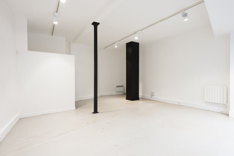 Sophisticated Gallery in Turenne Charlot - Image 3