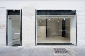 Sophisticated Gallery in Turenne Charlot - Image 8