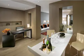 Prime Luxury Hotel Suite - Image 1