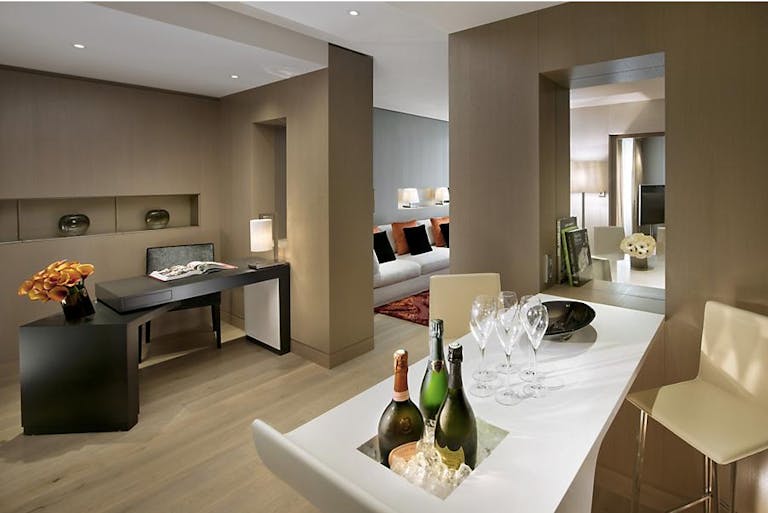 Prime Luxury Hotel Suite - Image 1
