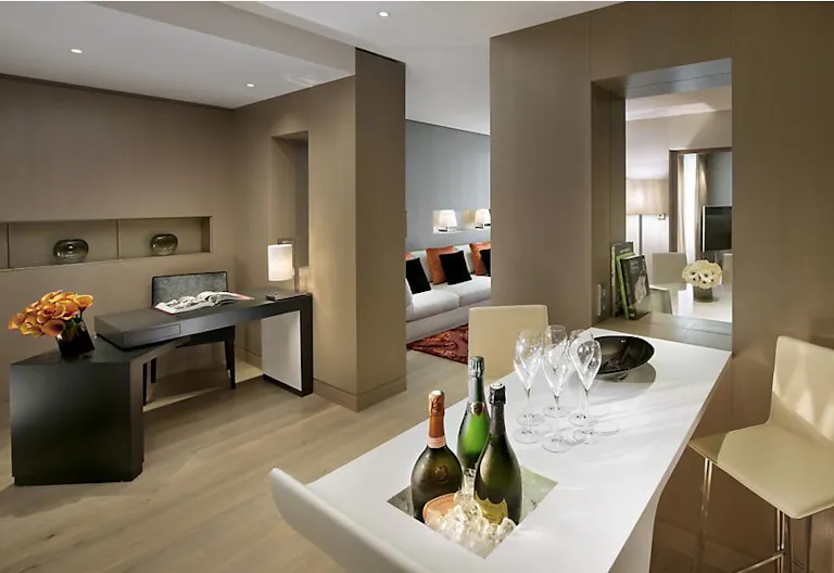 Prime Luxury Hotel Suite - Image 1