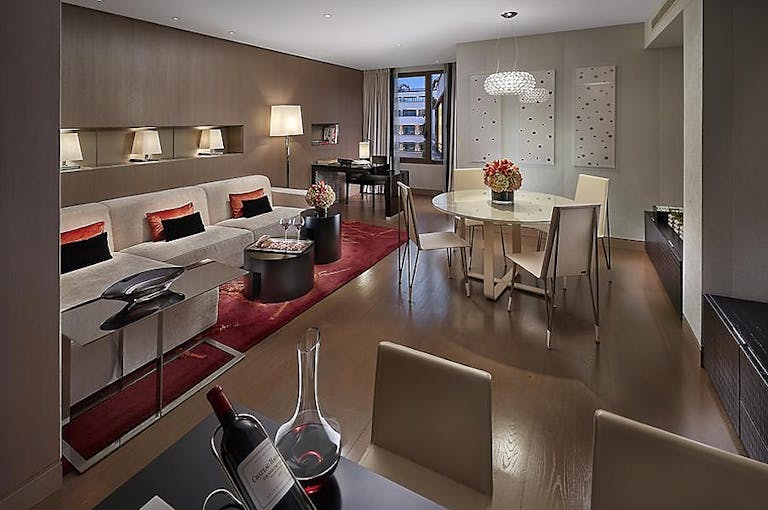 Prime Luxury Hotel Suite - Image 2