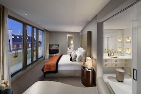 Prime Luxury Hotel Suite - Image 3