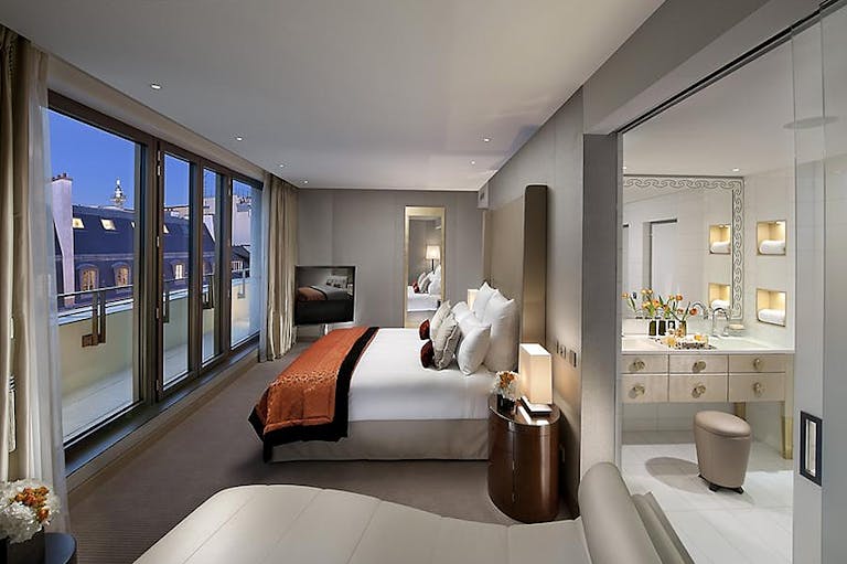 Prime Luxury Hotel Suite - Image 3