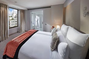 Prime Luxury Hotel Suite - Image 4