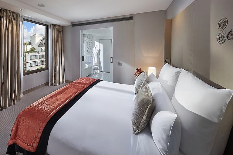 Prime Luxury Hotel Suite - Image 4