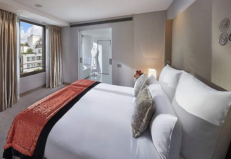 Prime Luxury Hotel Suite - Image 4