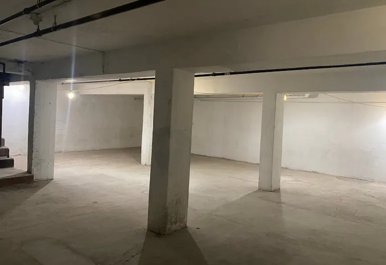 Large Basement space in LA - Image 2