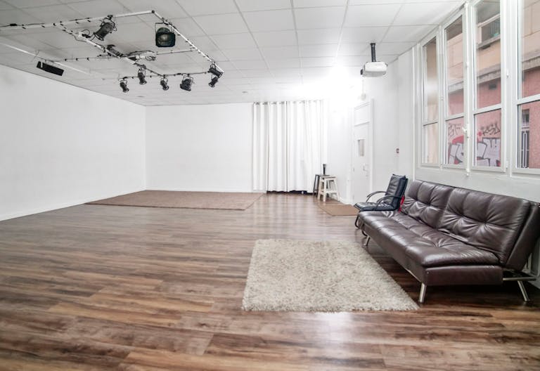 Prestigious Space near Bastille - Image 3