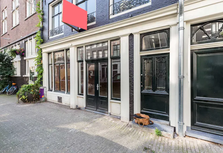 Spacious Venue in Canal District - Image 3