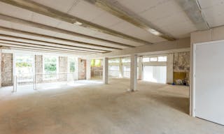 Spacious Venue in Canal District - Image 0