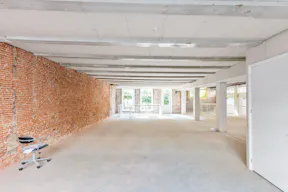 Spacious Venue in Canal District - Image 4