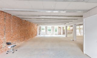 Spacious Venue in Canal District - Image 4