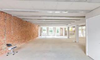 Spacious Venue in Canal District - Image 4